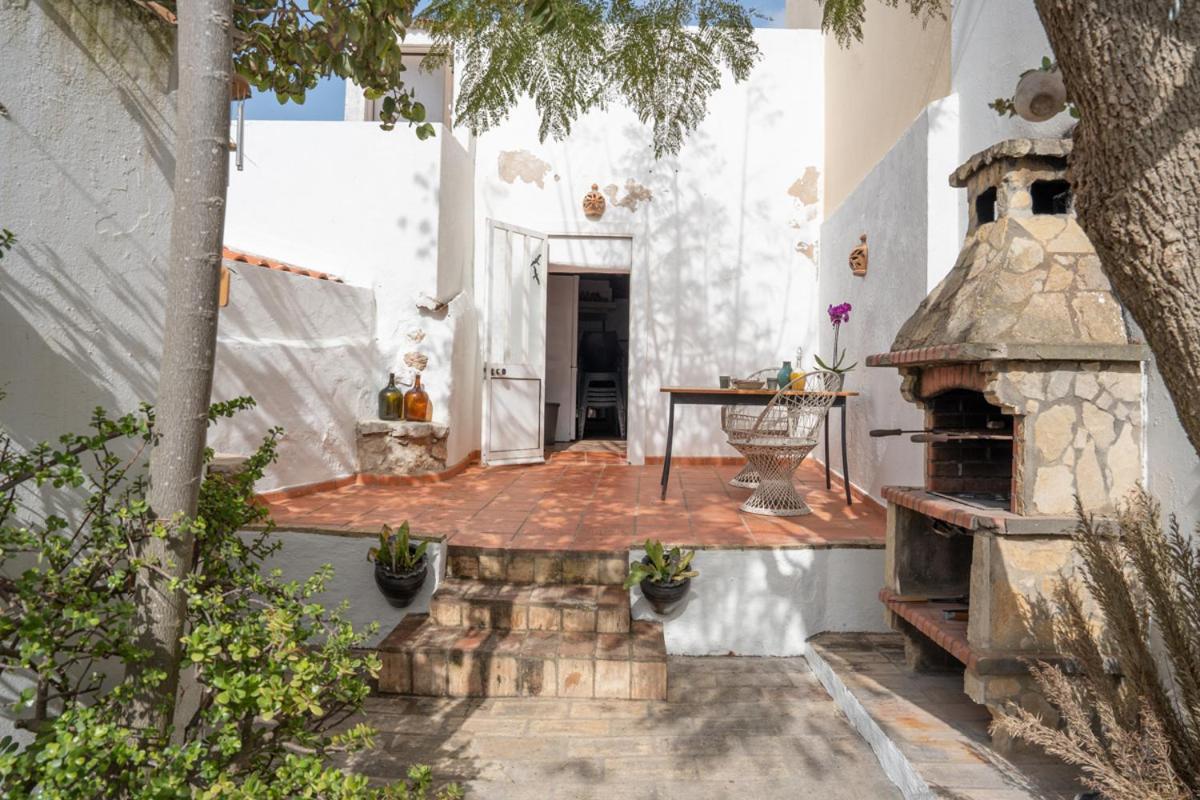 Casa Carina Espiche Bed & Breakfast Exterior photo